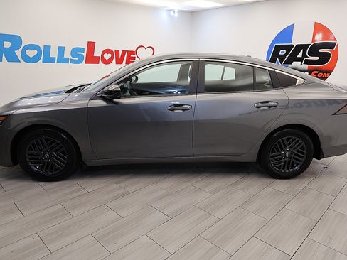 Used 2026 Nissan Sentra SV w/ SV Convenience Package FWD image 2