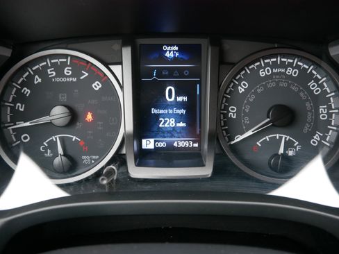 Used 2022 Toyota Tacoma TRD Off-Road image 21