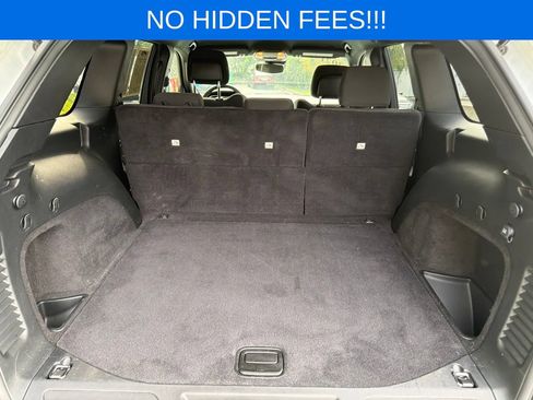 Used 2021 Jeep Grand Cherokee Laredo RWD image 9