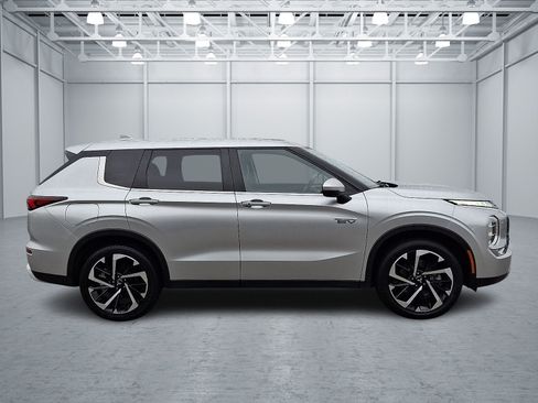 Used 2024 Mitsubishi Outlander SE AWD/4WD image 7