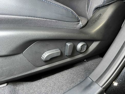 Used 2025 Subaru Forester Premium image 25