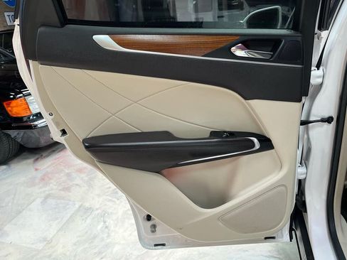 Used 2019 Lincoln MKC Select w/ Select Plus Package AWD/4WD image 29