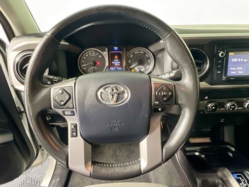 Used 2016 Toyota Tacoma SR5 w/ Towing Package image 17