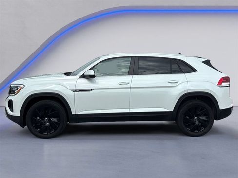 Used 2026 Volkswagen Atlas Cross Sport SE w/ Black Wheel Package FWD image 7