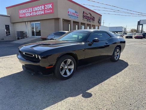 Used 2019 Dodge Challenger SXT image 1