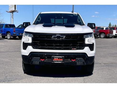 Used 2024 Chevrolet Silverado 1500 LT Trail Boss w/ LT Trail Boss Premium Package AWD/4WD image 3