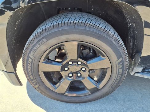 Used 2020 Chevrolet Suburban LT w/ Luxury Package image 21