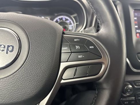 Used 2021 Jeep Cherokee Latitude Plus image 12