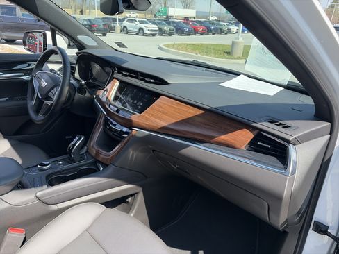 Used 2025 Cadillac XT5 Premium Luxury FWD image 37