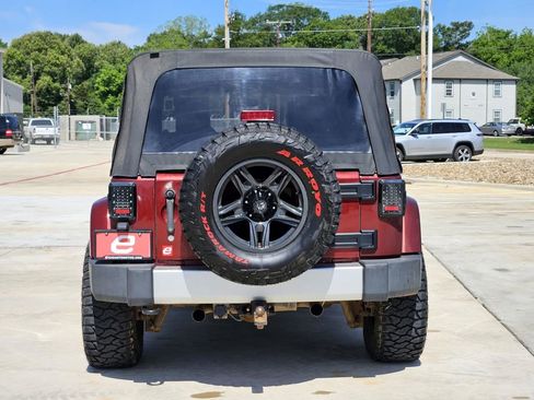Used 2010 Jeep Wrangler Unlimited Sahara w/ Dual Top Group AWD/4WD image 7