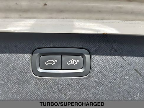 Used 2020 Volvo XC90 T6 Momentum image 14