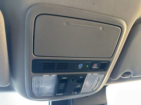 Used 2020 Honda Pilot Touring image 22