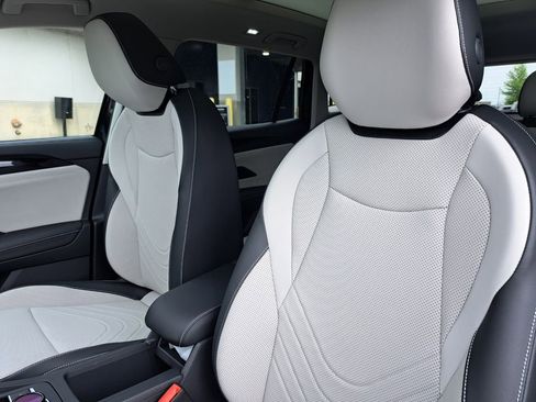 New 2026 Volkswagen Tiguan SE FWD image 18