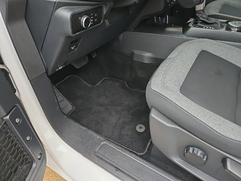 Used 2025 Ford Bronco Big Bend image 34