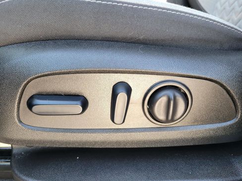Used 2023 Chevrolet Equinox LS w/ LS Convenience Package FWD image 9