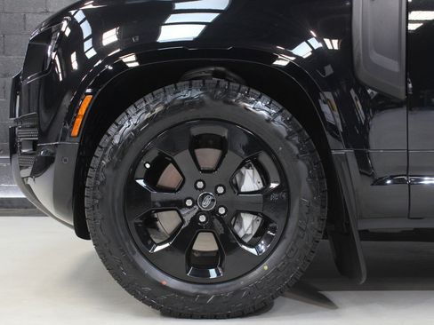 Used 2024 Land Rover Defender 110 X-Dynamic SE image 4