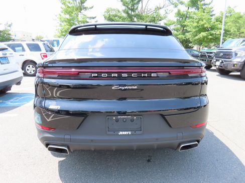 Used 2024 Porsche Cayenne Coupe image 6