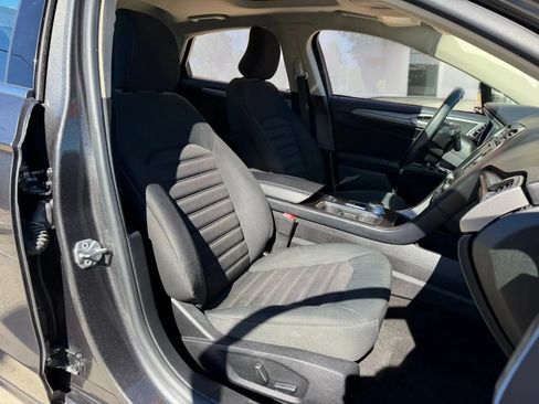 Used 2019 Ford Fusion SE FWD image 24