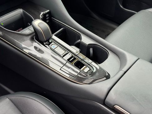 Used 2025 Toyota Crown Signia Limited image 24