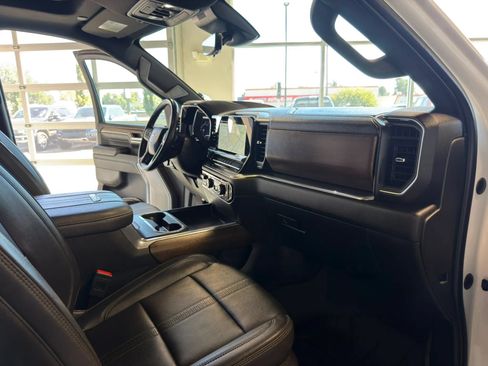 Used 2024 Chevrolet Silverado 2500 High Country w/ High Country Premium Package AWD/4WD image 19