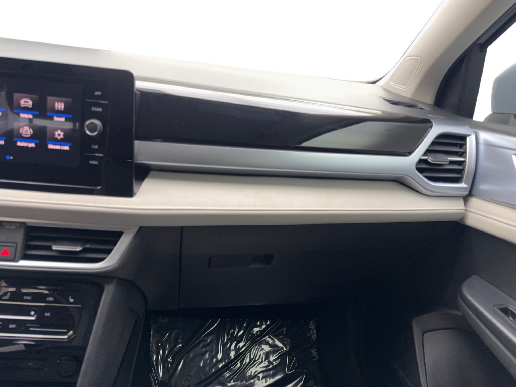 Used 2025 Volkswagen Taos SE FWD image 60