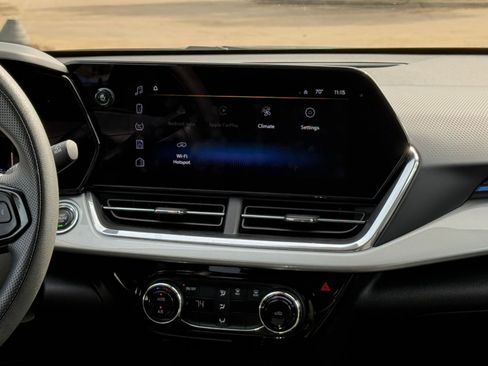 Used 2025 Chevrolet Trax LT image 17