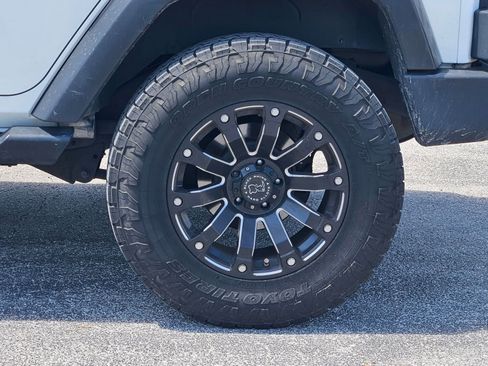 Used 2010 Jeep Wrangler Unlimited Sport RWD image 5