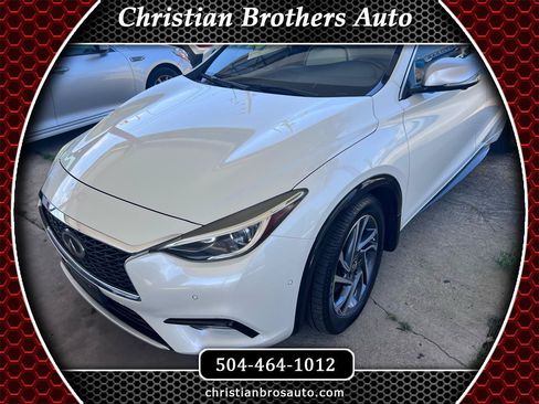 Used 2017 INFINITI QX30 Premium w/ Technology Package FWD image 1