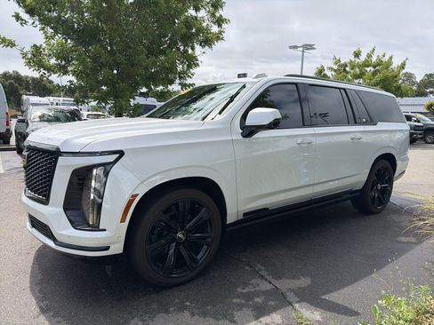 Used 2025 Cadillac Escalade ESV Sport Platinum w/ LPO, Floor Liner Package AWD/4WD image 1