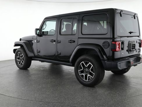 Used 2025 Jeep Wrangler Sahara image 6