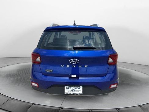 Used 2024 Hyundai Venue Limited image 4