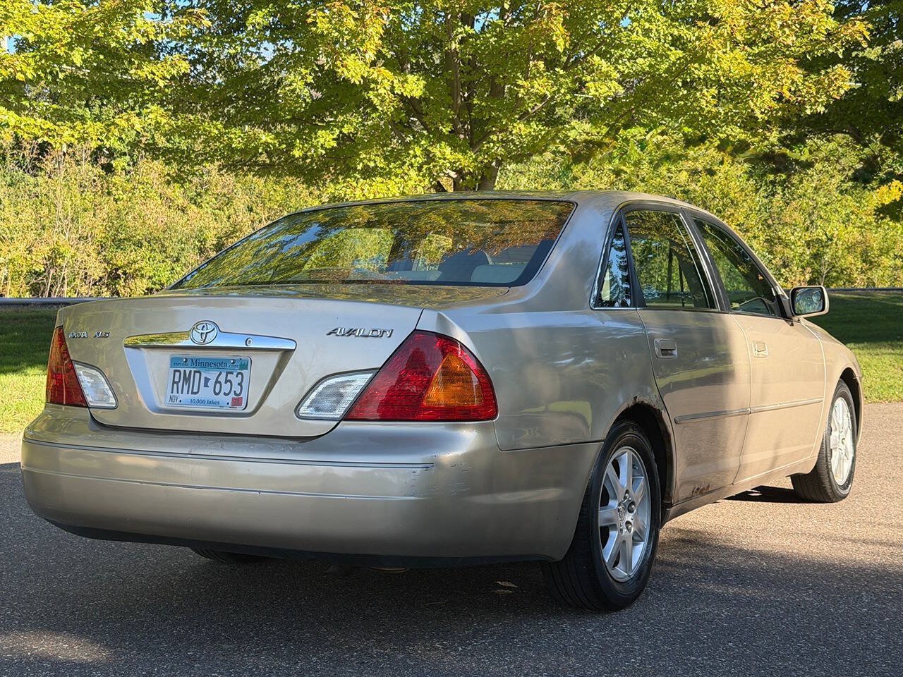 Used 2000 Toyota Avalon XLS w/ Option Pkg 7 FWD image 3