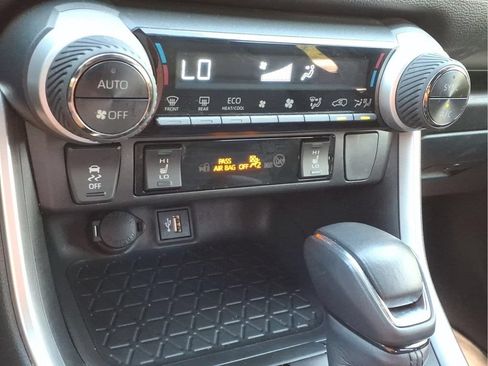 Used 2023 Toyota RAV4 XSE AWD/4WD image 7