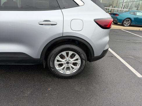 Certified 2023 Ford Escape Active AWD/4WD image 9