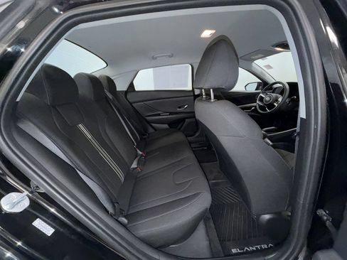 Used 2023 Hyundai Elantra SEL w/ Preferred Accessory Package FWD image 16