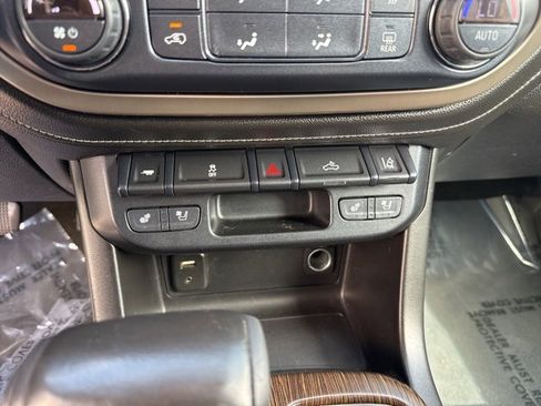 Used 2018 GMC Canyon Denali image 23