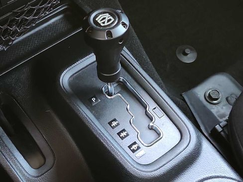 Used 2018 Jeep Wrangler Unlimited Sport w/ Connectivity Group AWD/4WD image 21