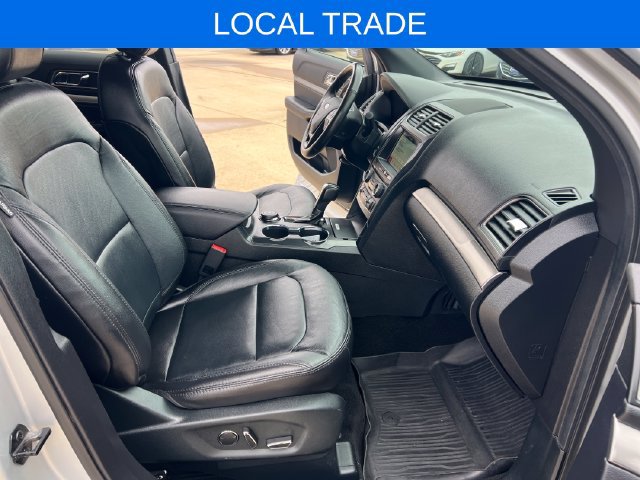 Used 2018 Ford Explorer XLT w/ Equipment Group 202A AWD/4WD image 14