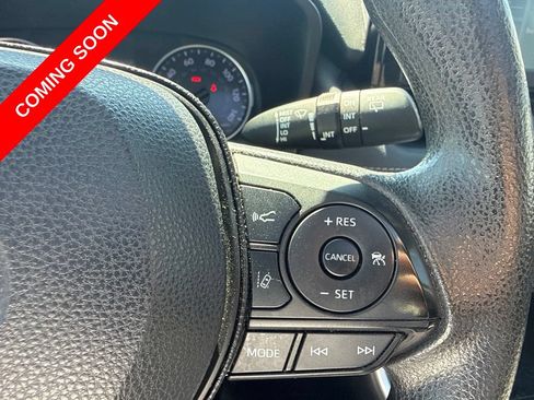Used 2019 Toyota RAV4 XLE w/ Convenience Package FWD image 21