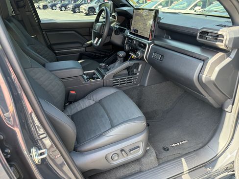 Used 2025 Toyota 4Runner TRD Off-Road Premium AWD/4WD image 13