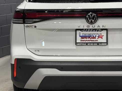 New 2026 Volkswagen Tiguan SE image 16
