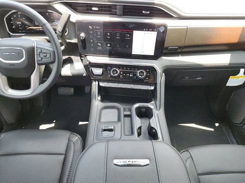 New 2026 GMC Sierra 2500 Denali w/ Denali Reserve Package AWD/4WD image 15