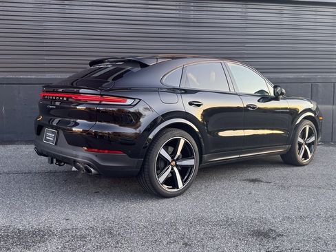Certified 2025 Porsche Cayenne Coupe image 10