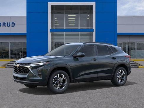 New 2026 Chevrolet Trax LT w/ LT Convenience Package FWD image 2