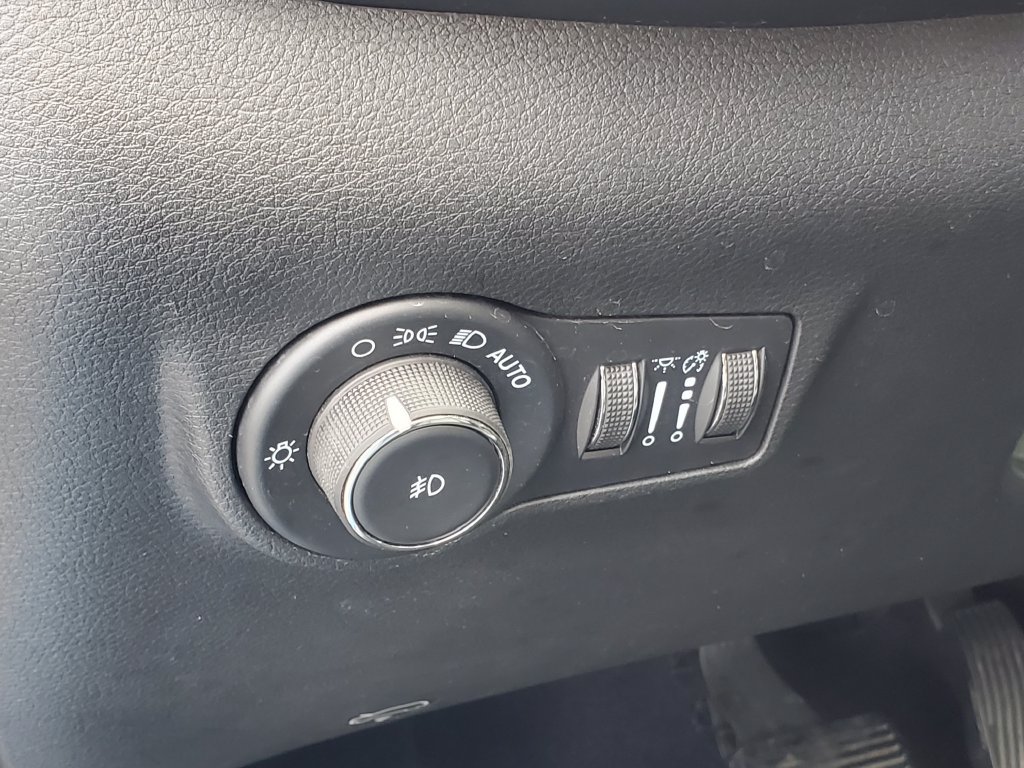 Used 2025 Jeep Compass Limited w/ Sun & Sound Group AWD/4WD image 7
