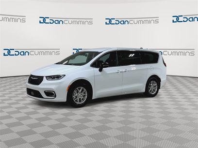 New 2026 Chrysler Pacifica Select