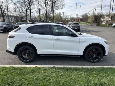 New 2026 Alfa Romeo Stelvio Sprint w/ Convenience Package AWD/4WD image 9