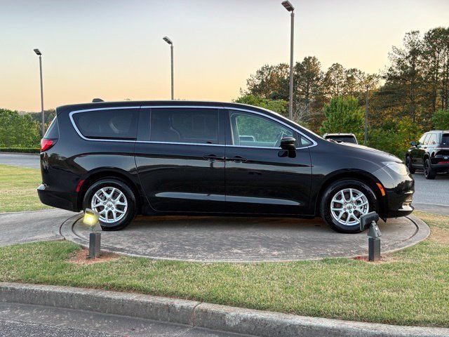 Used 2023 Chrysler Voyager LX FWD image 8