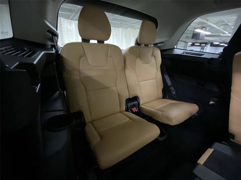 Used 2016 Volvo XC90 T8 Inscription w/ Protection Package image 30