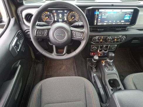 Used 2025 Jeep Gladiator Sport AWD/4WD image 11